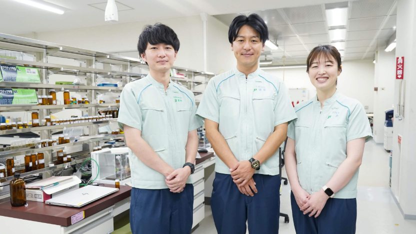 香りの素材を組み合わせて、たばこの香りをより豊かにする「調香」という仕事