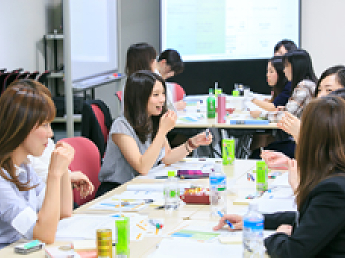 若手女性社員を対象に、キャリアアップへの意識・意欲の向上を目的とした研修を実施